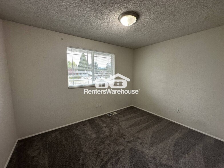Building Photo - 955 Anacortes Ct NE