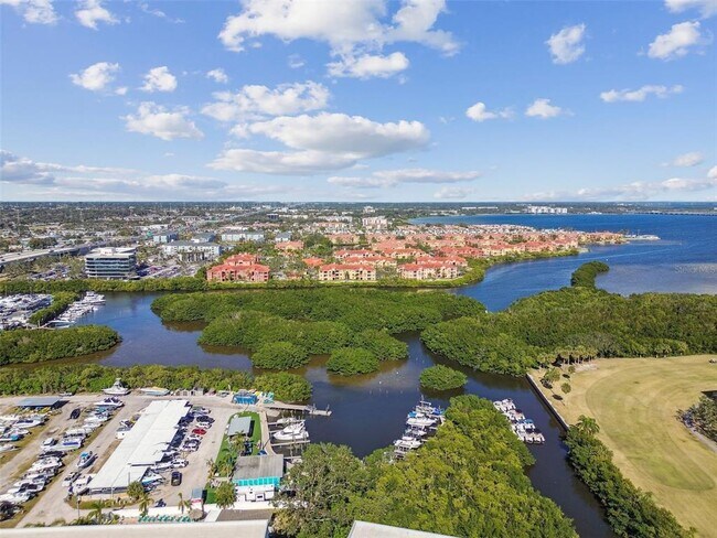 Building Photo - 2700 Cove Cay Dr