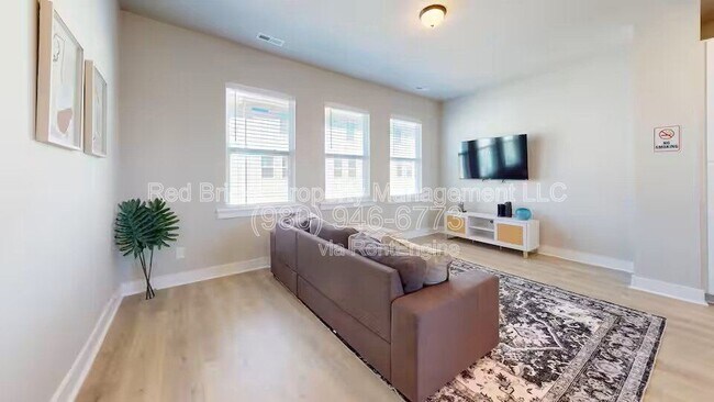 Building Photo - 4122 Salient St