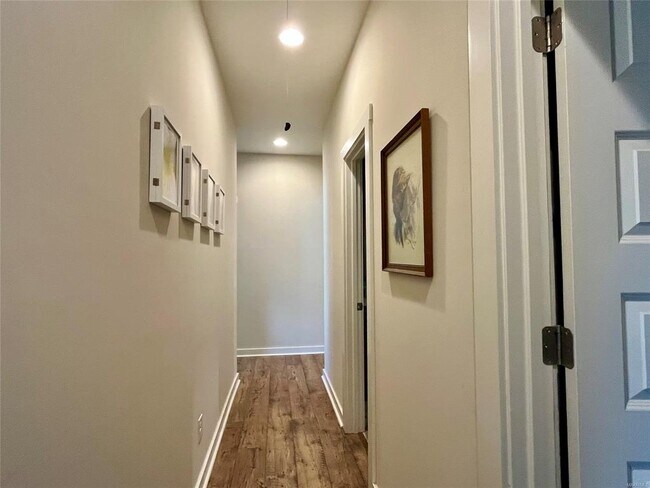 Building Photo - 876 Hedgefield Way