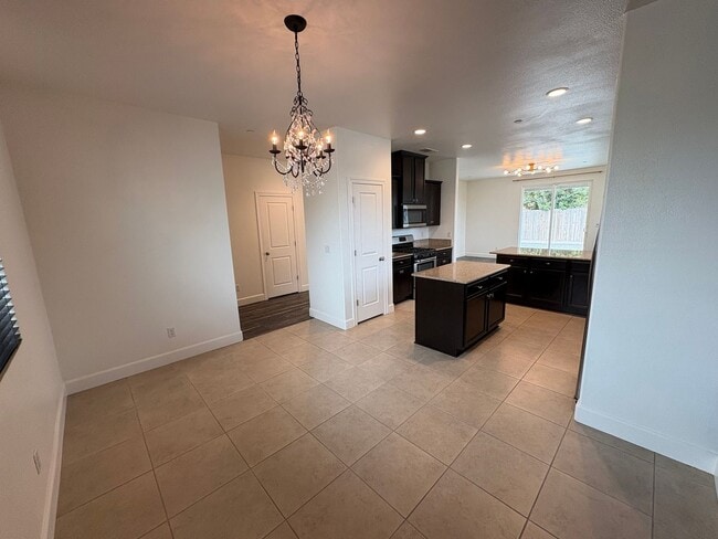 Building Photo - Tulare Home coming soon!