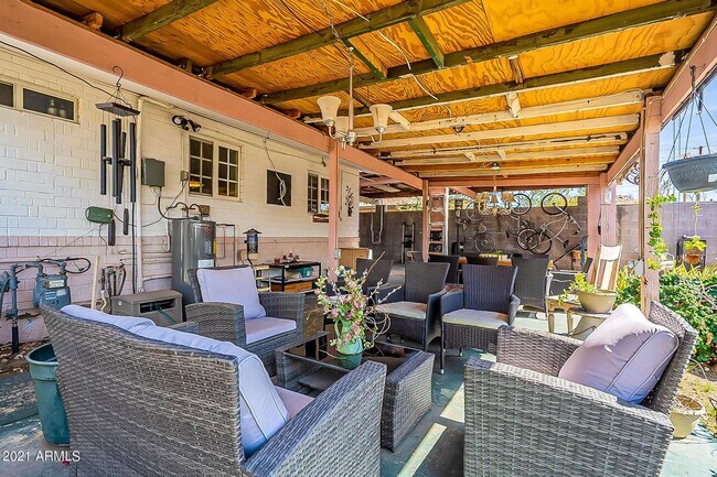 Building Photo - CUTE 2 Bedroom 1 Bath bungalow in Sunnyslope with full casita