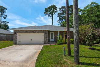 Building Photo - "Charming 3-Bed Home in Mary Esther with $200.00 Off First Full Month's Rent!"