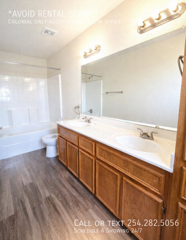 Building Photo - 3113 Ochiltree-B