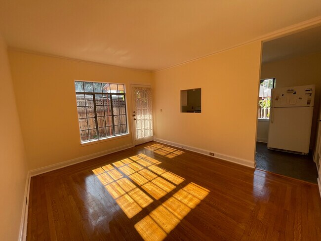 Living room and entrance, entry to kitchen is to the right. - 517 Benton St