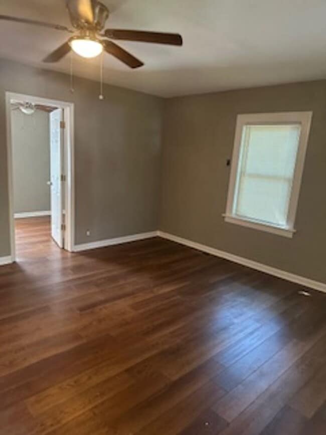 Building Photo - Beautiful 4 Bedroom 2 Bath in Heart of Kan...