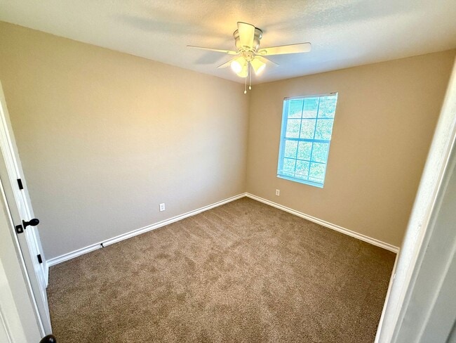 Building Photo - *COMING SOON* 2-Story 3 Bedroom / 2.5 Bath Duplex Near Ingram Park Mall!