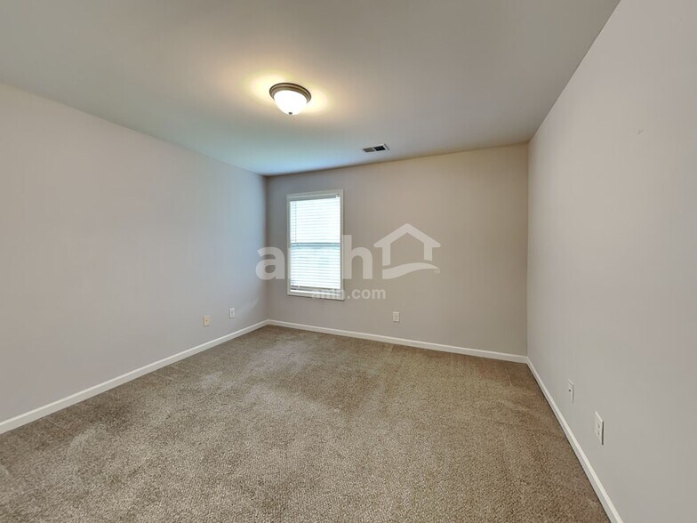 Building Photo - 3613 Walking Stick Way NE
