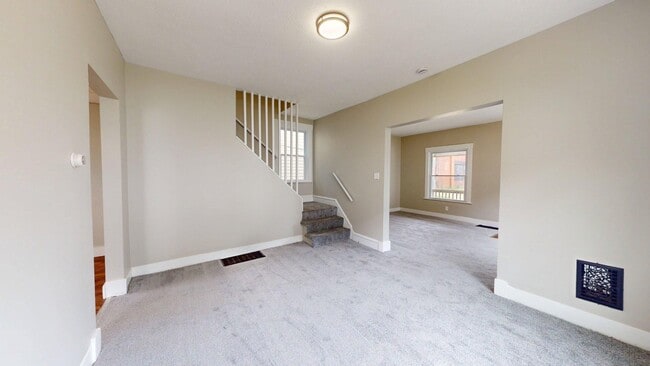 Building Photo - Madison/West Blvd neighborhood: 3 bedroom/...