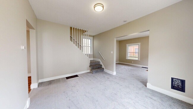 Building Photo - Madison/West Blvd neighborhood: 3 bedroom/1 bath single family home.