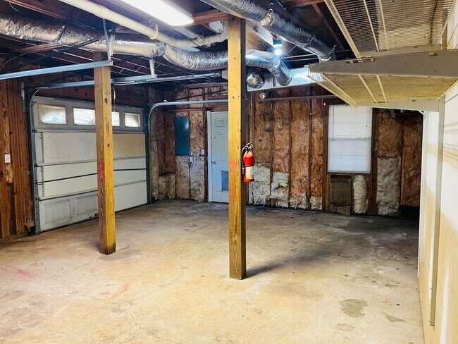 Building Photo - Charming 3 bed, 2 full bath home in Villa Rica!