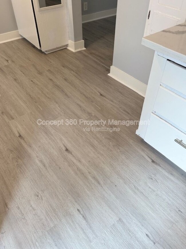 Building Photo - 1834 Cedar Ave