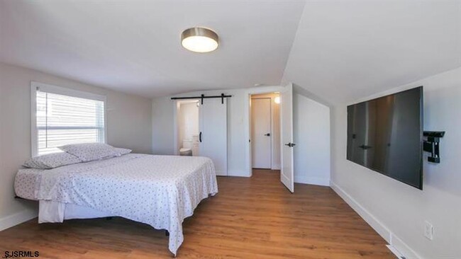 Building Photo - 219 N Clermont Ave