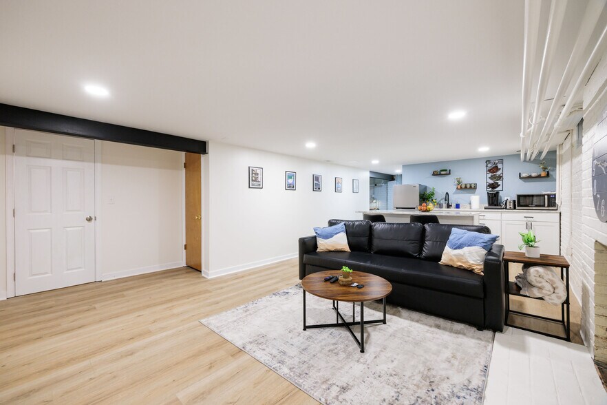 Building Photo - 7218 Monument Ave