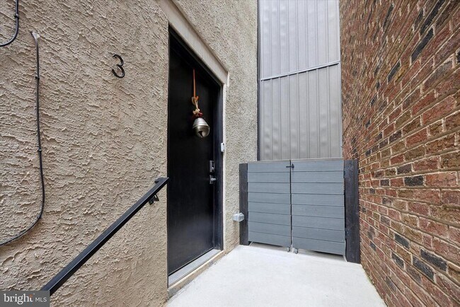 Building Photo - 721 N 3rd St