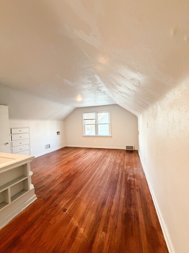 Building Photo - 20091 Barlow St