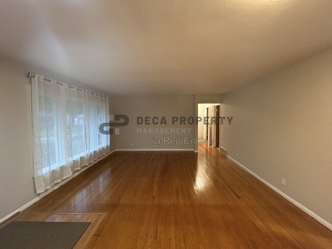 Building Photo - 6405 Kingsway Dr
