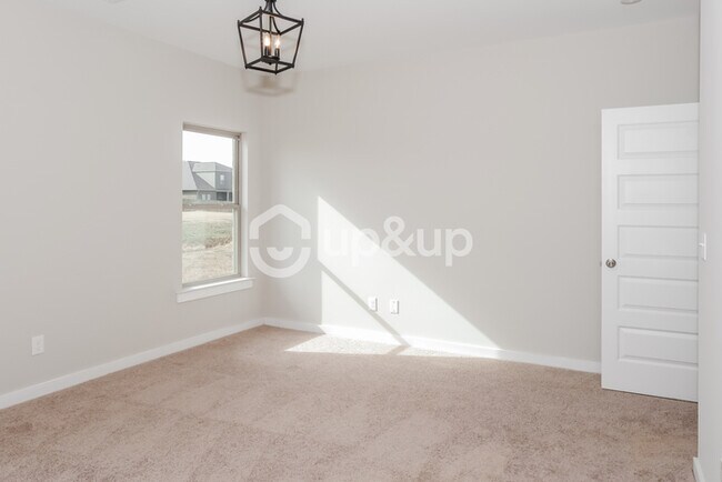 Building Photo - Fantastic 3bd/2ba home! Let yourself in!