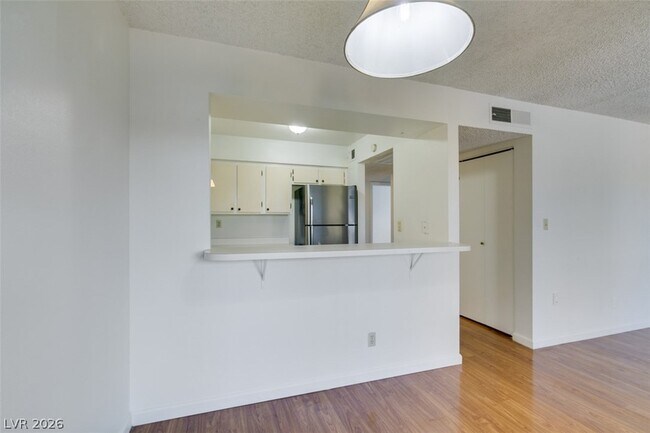 Building Photo - 1404 Santa Anita Dr