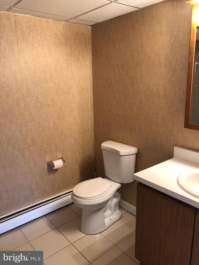 Building Photo - 1575 W St Rd