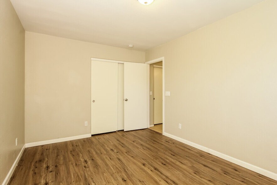 Building Photo - 884 S 242nd Dr