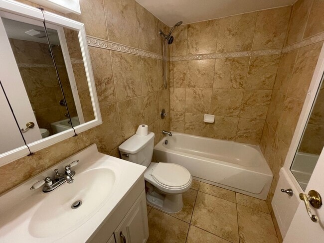 Building Photo - 3 Bed/2 Bath Condo in Windhover Condominiu...