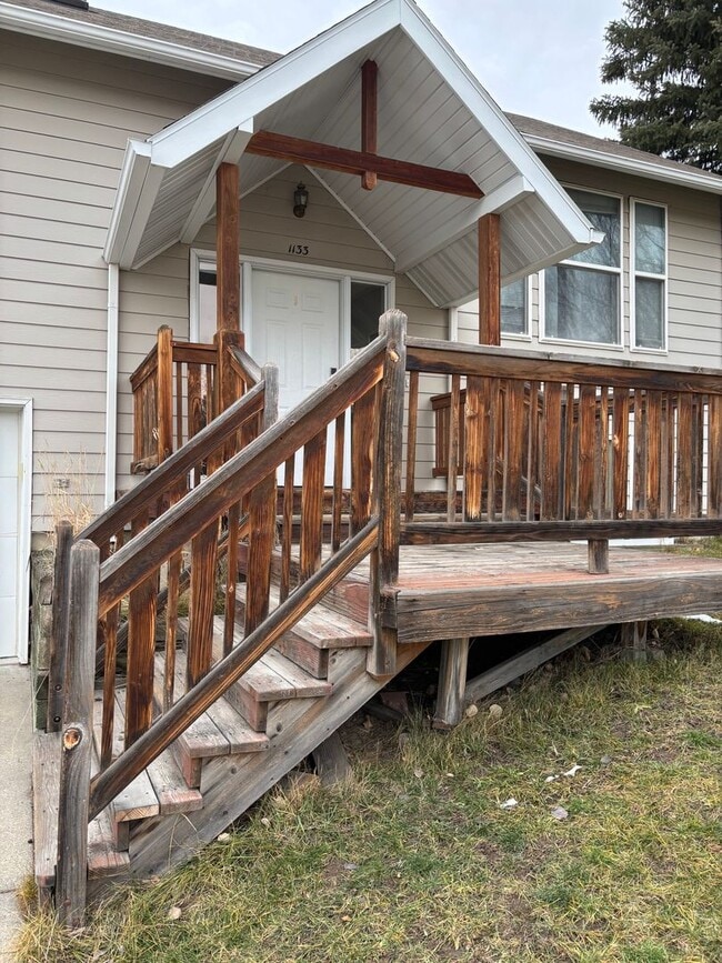 Building Photo - Beautiful house near walking trails and the hospital. Beautiful views of the Bridger Mountains