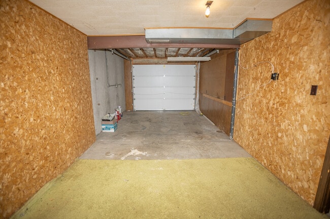 Building Photo - 131 Cresent Dr
