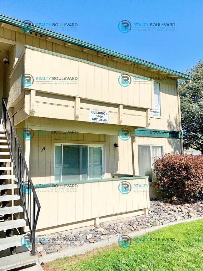 Building Photo - Great 2 Bedroom 1 Bathroom Apartment Near TMCC!!! Private Balcony, Laundry, Pool & Community Amen...