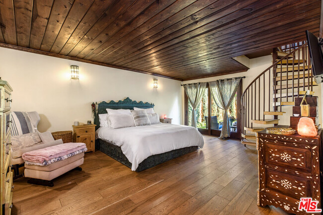 Building Photo - 3092 Laurel Canyon Blvd