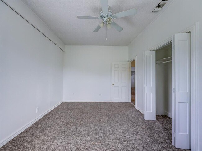 Building Photo - 610 Linden St