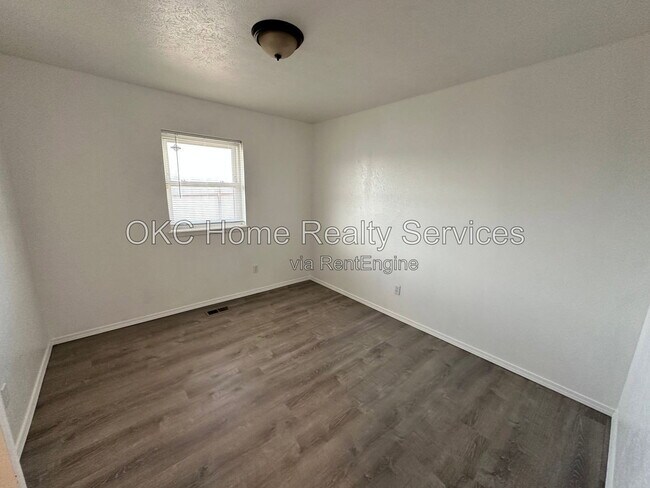 Building Photo - 1428 SW 72nd St