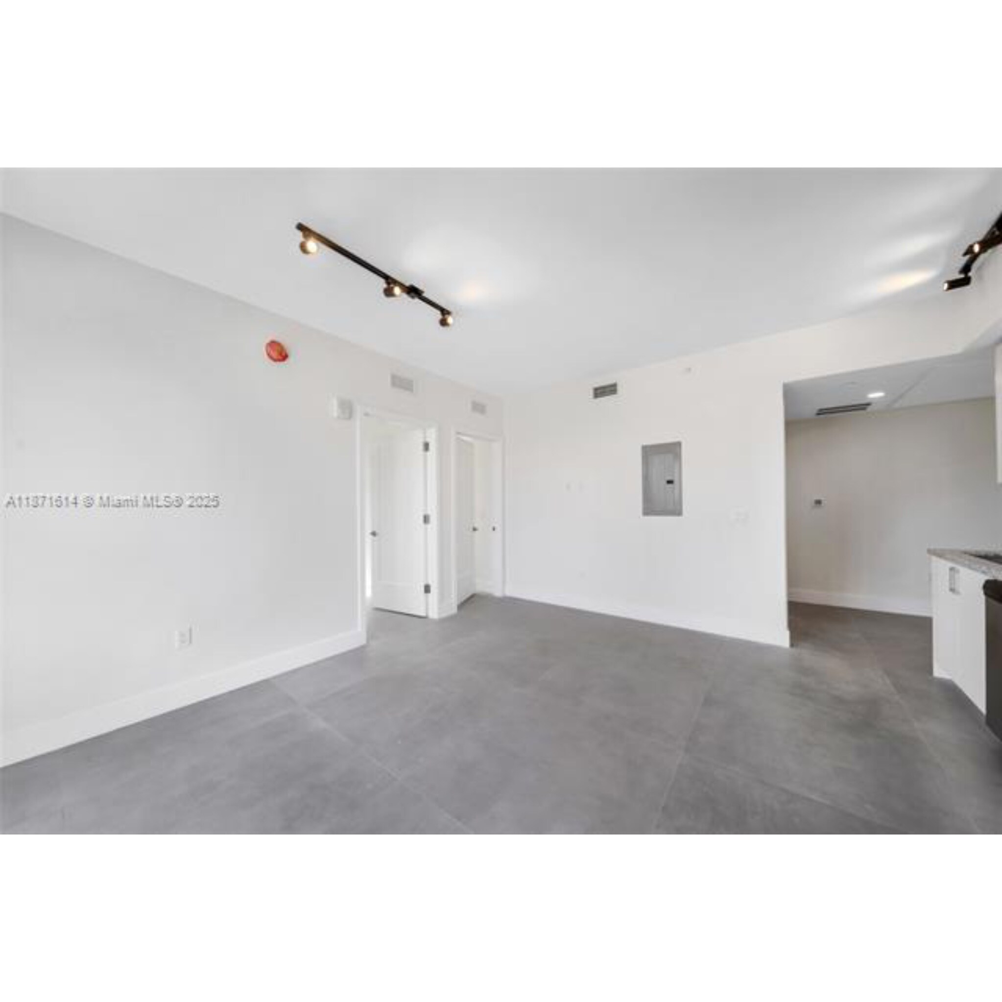 Building Photo - 1536 NW 15th Ave