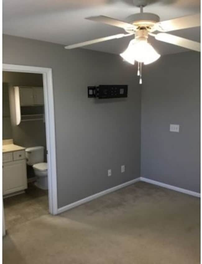 Building Photo - Townhome in great location!