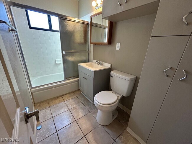 Building Photo - 113 Cedar St