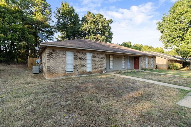 Building Photo - 309 Blake Dr