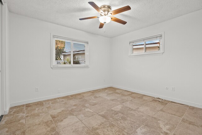 Building Photo - 10561 Alskog St