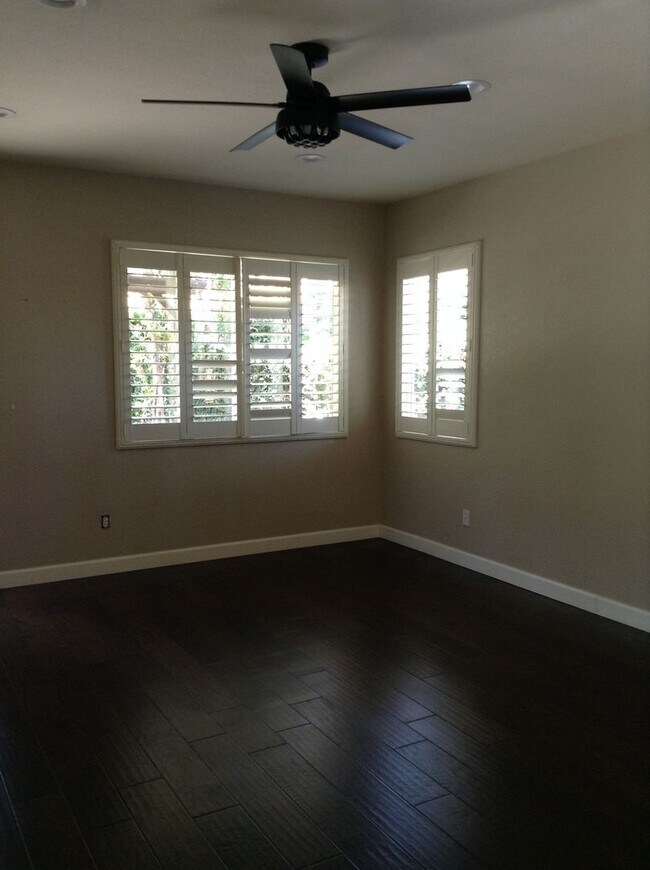 Building Photo - Beautiful Home!