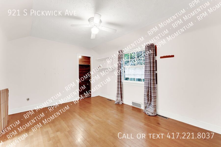 Building Photo - 921 S Pickwick Ave