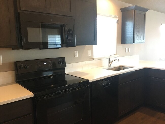 Building Photo - Single Level 2 Bedroom / 1 Bathroom in SW Redmond