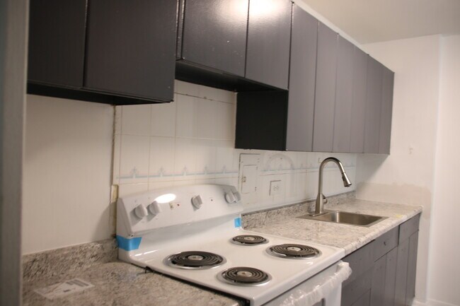 Building Photo - 5701 N Sheridan Rd