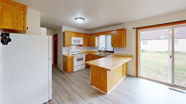 Primary Photo - 329 W Indiana Ave