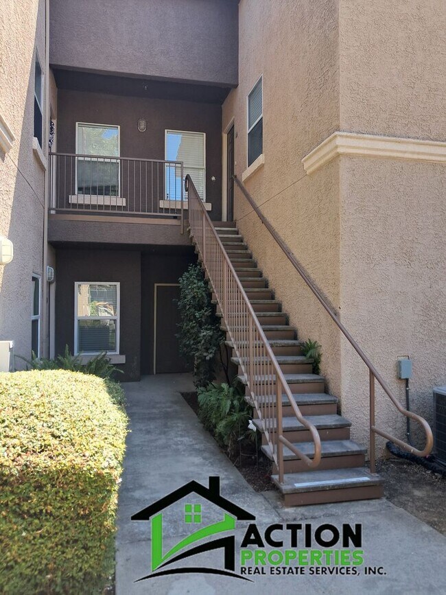 Building Photo - 10001 Woodcreek Oaks Blvd