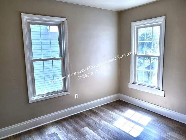 Building Photo - 709 Maplewood Ave