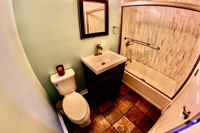 Building Photo - Charming 3 bedroom 2 bathroom in City Heights