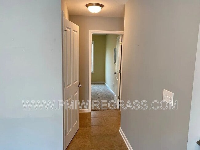 Building Photo - 214 Winterberry Way