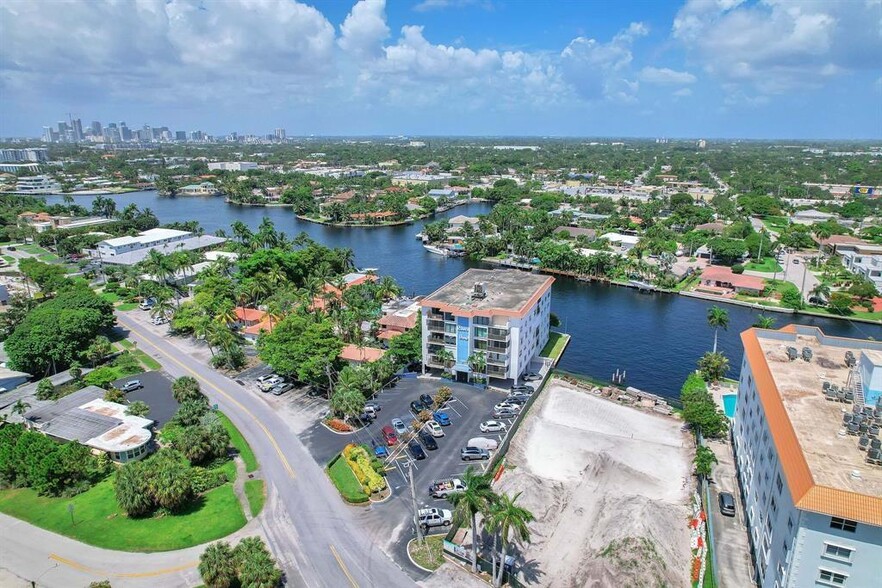 Building Photo - 1839 Middle River Dr
