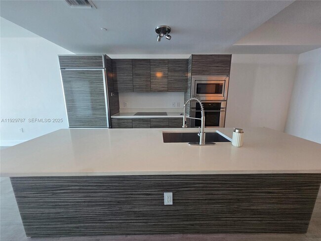 Building Photo - 460 NE 28th St