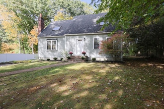 Building Photo - 740 King St