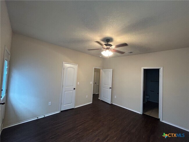 Building Photo - 716 Creekside Cir